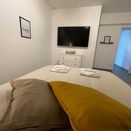 Superbe T2 Proche De Paris & Disneyland Ozoir-la-Ferriere Luaran gambar